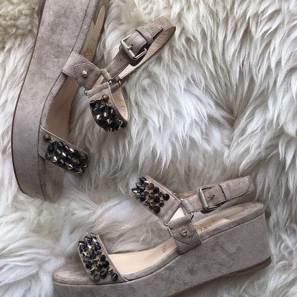 Christian Louboutin beige suede spikes wedges - Picture 7 of 7